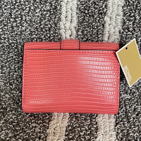 MICHAEL KORS CARMEN MEDIUM FLAP LOGO BIFOLD WALLET GRAPEFRUIT - Picture 7 of 16